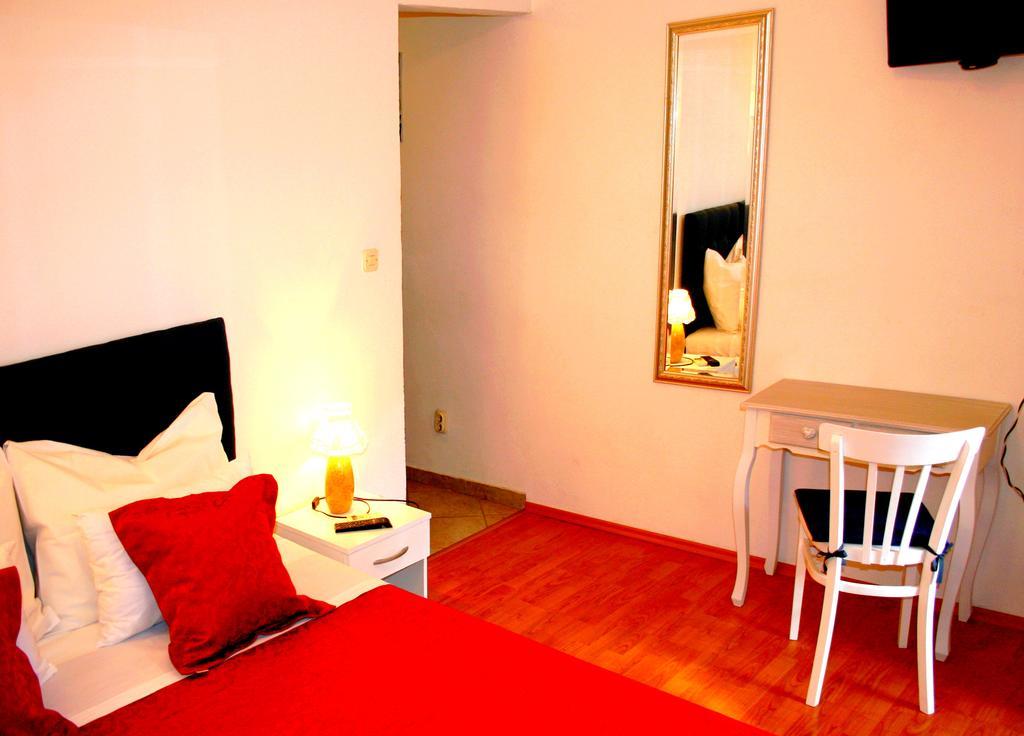 Rooms And Apartments Emily Split Exteriör bild